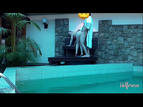 ❤️ Bòs envite sèvant nan pisin lan, men li pa t 'kapab reziste yon cho ❌ Jis pònografi nan ht.ixiporn-com.ru ❌❤